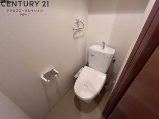 温水洗浄便座付きのトイレです♪