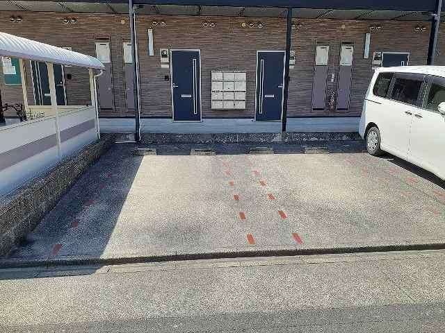 サン・レーベンの駐車場
