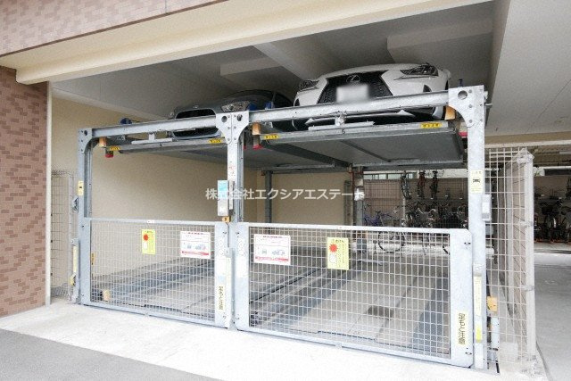 クローバー・グランデ昭和町の駐車場