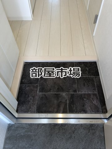 KS入谷EASTの玄関