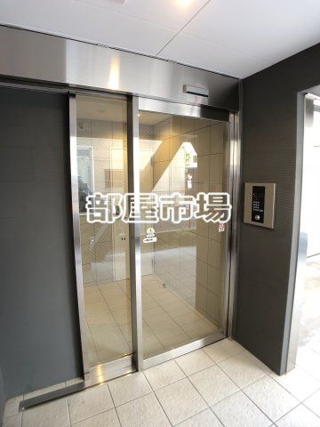 KS入谷EASTのエントランス