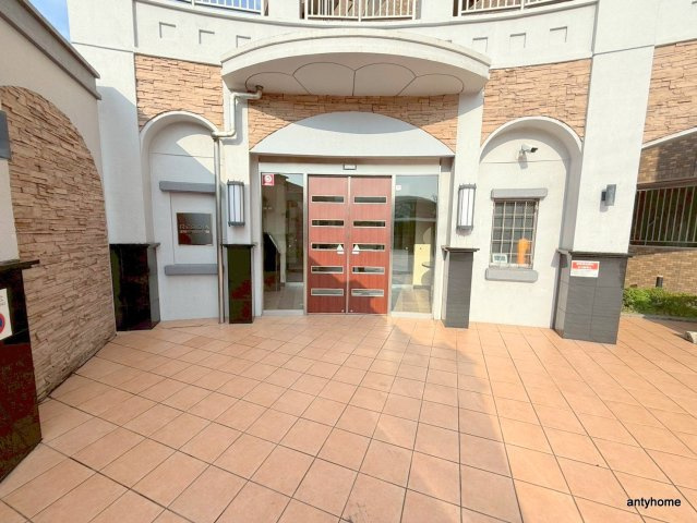 レジディア千里万博公園　仲介手数料無料のエントランス