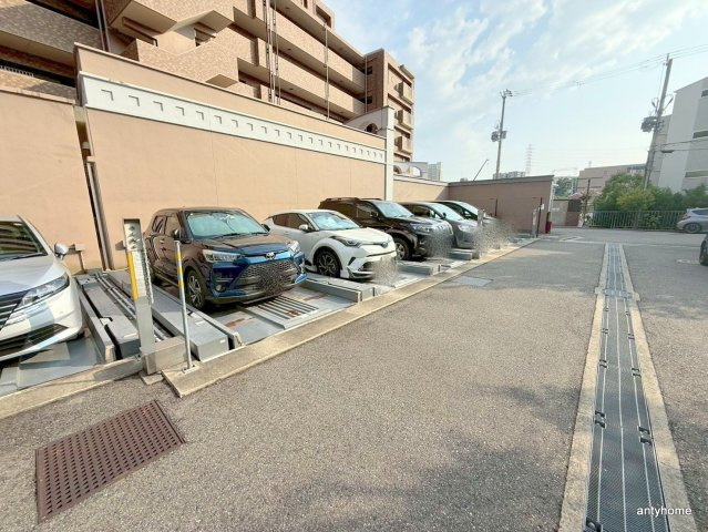レジディア千里万博公園　仲介手数料無料の駐車場