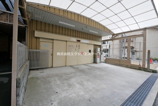 クローバー・プレミア昭和町の駐車場