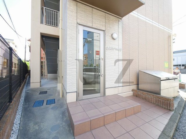 横浜市鶴見区尻手２丁目の賃貸マンションのエントランス