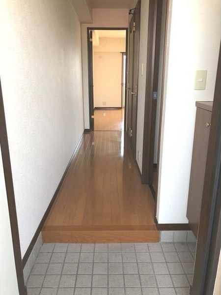イーグルコート高沢の玄関
