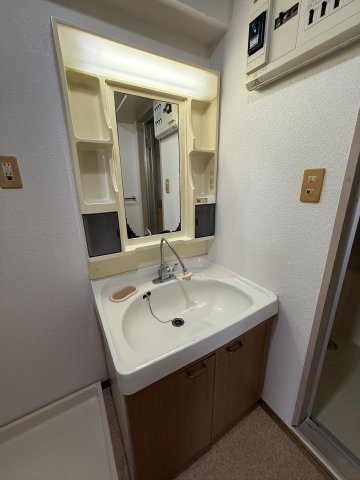 ロワールマンション和白2の独立洗面台