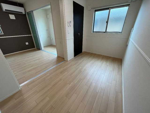 ディアバルドの寝室|広くて明るい寝室