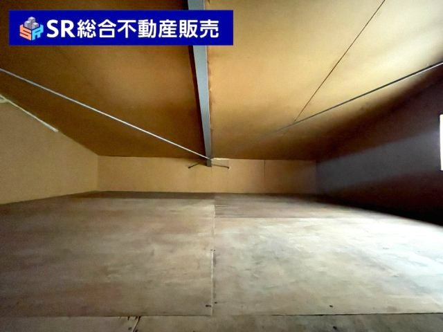友井3丁目中古戸建の洋室|3F　6.0帖。バルコニーに面した明るい洋室です！
