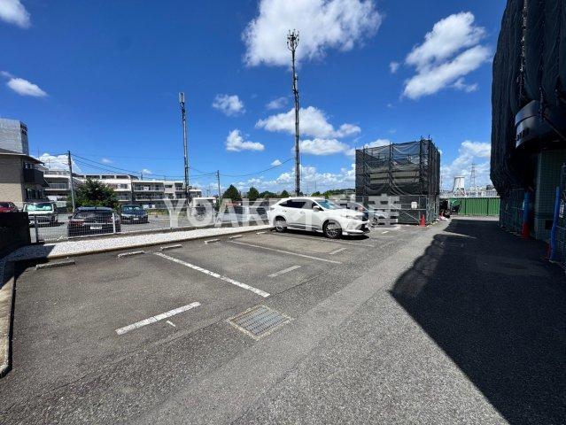 サンモール１番館Ａ棟の駐車場