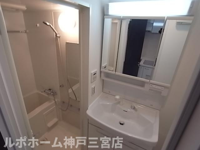 アドバンス三宮Ⅳルシールの洗面所