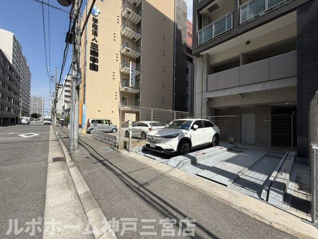 アドバンス三宮Ⅳルシールの駐車場