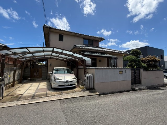 山之上5丁目庭付き戸建ての駐車場