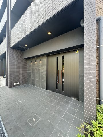 セオリー夕陽丘DOORのエントランス