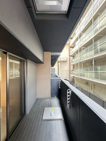 セオリー夕陽丘DOORのバルコニー