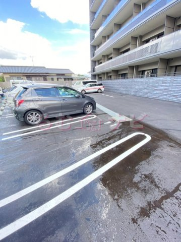 福岡市南区井尻５丁目の賃貸マンションの駐車場