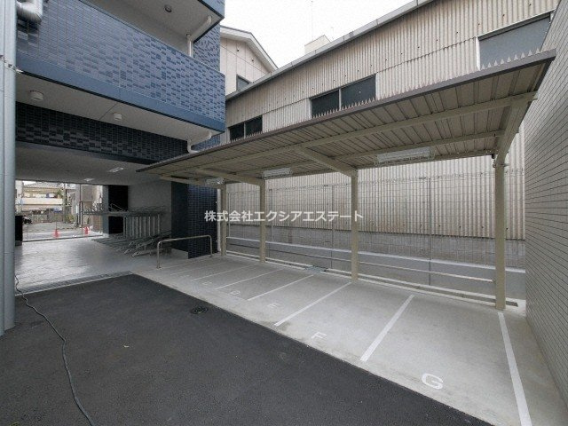 プレサンス上町台筆ヶ崎NORTHの駐車場