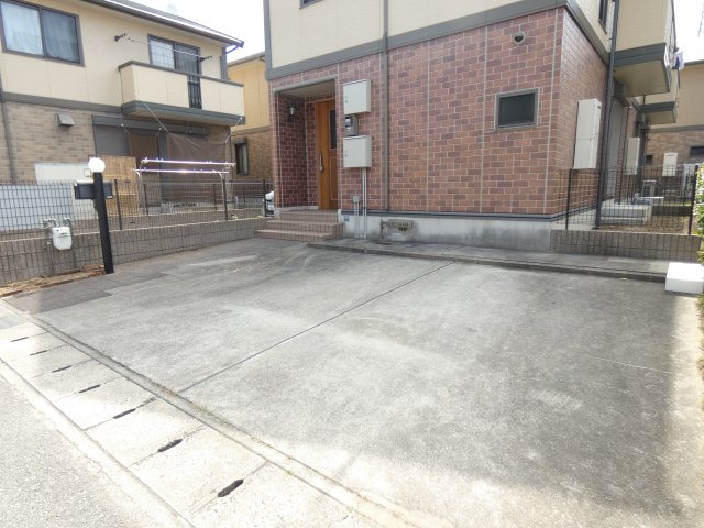 プラシードアレイBの駐車場
