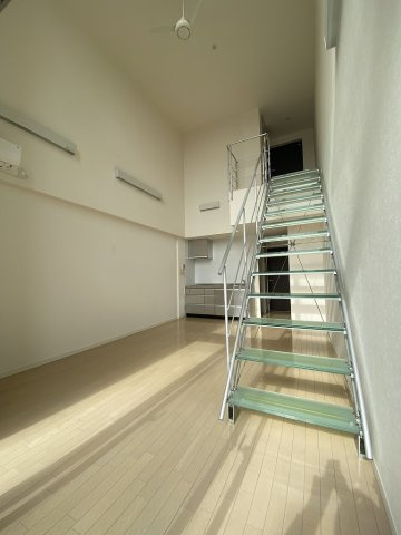 【居間・リビング】プレジール三ノ宮Ⅲ 