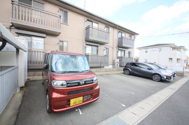 マ　メゾンの駐車場