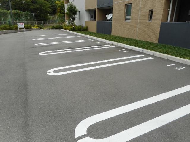 Ｌ’ｉＬＬ　登町の駐車場