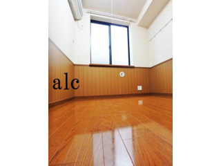新宿区上落合１丁目のアパートの居間・リビング
