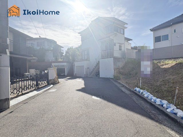明石市朝霧南町　新築戸建の前面道路含む現地写真|●年中無休：当日予約可●長期優良住宅認定・住宅性能評価6項目で最高等級取得！安心・安全の建物です！