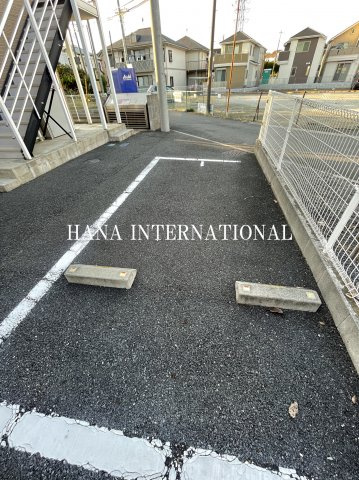 レオパレスマグノリア幕張の駐車場
