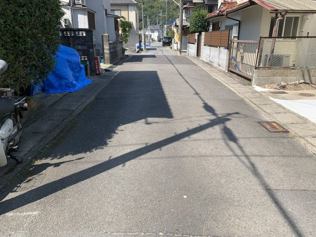 京都市左京区修学院千万田町　中古一戸建の前面道路含む現地写真