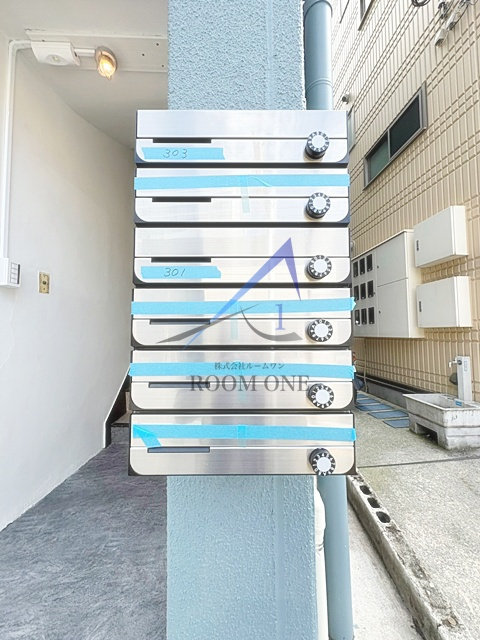 コントレールセンジュベースのその他共用部分|集合ポストです。