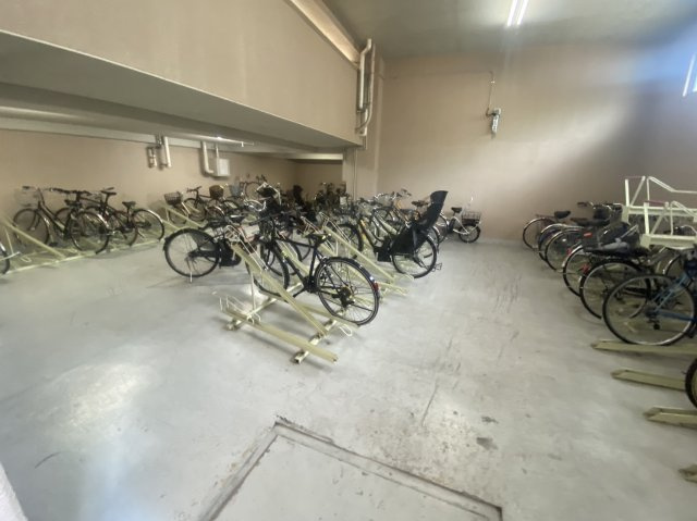 コスモ北野白梅町の駐輪場