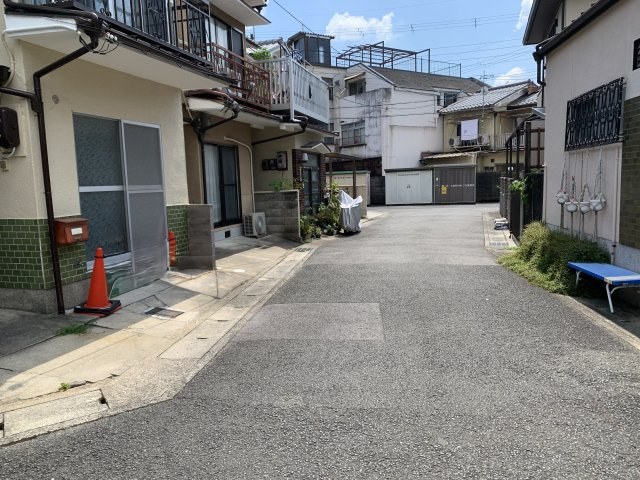 京都市北区上賀茂馬ノ目町　中古一戸建ての前面道路含む現地写真