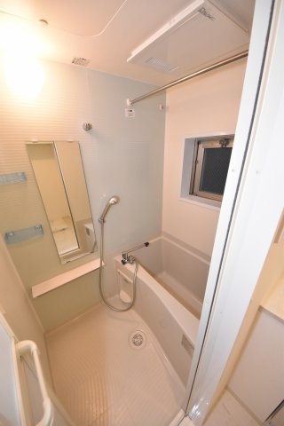 レオンコンフォート難波ミラージュの浴室