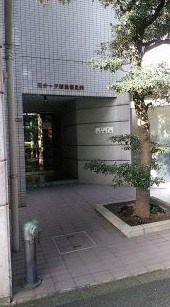 杉並区堀ノ内２丁目の賃貸マンションのエントランス