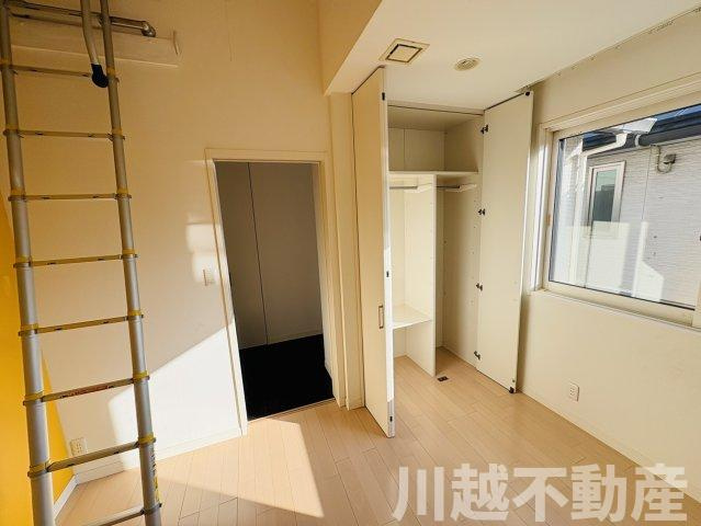 24帖の広々明るいLDKで優しい家族時間をの洋室|店舗前駐車場はのぼりが目印です