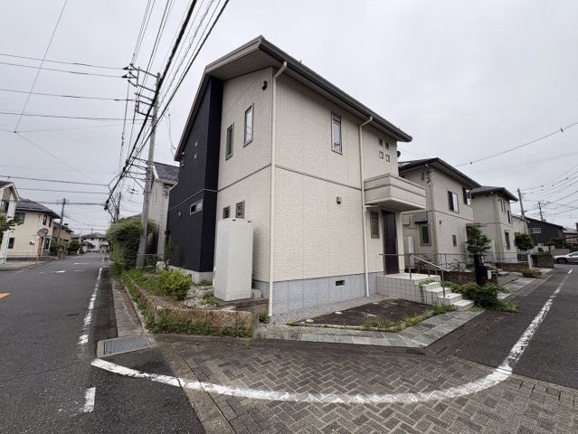24帖の広々明るいLDKで優しい家族時間をの前面道路含む現地写真