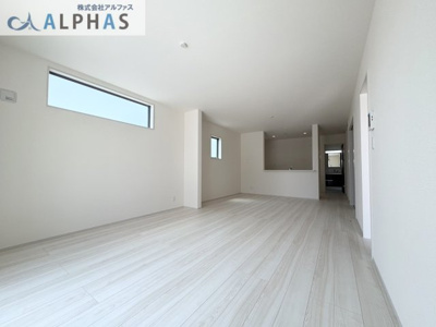 【居間・リビング】 | 明石市魚住町金ケ崎　新築戸建 | ■朝から日差しいっぱいの明るい空間でのびのび過ごせます♪
