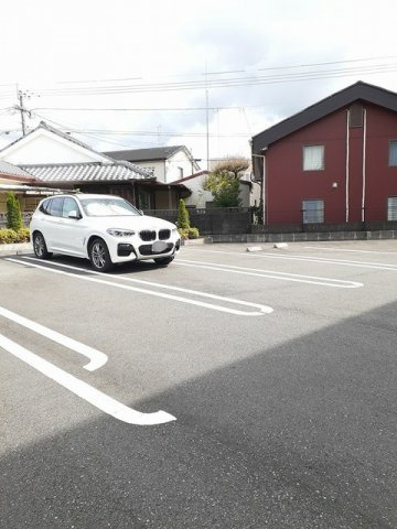 アリッサムの駐車場