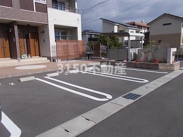 コンフォート西鶉　Ⅰの駐車場|駐車場があります