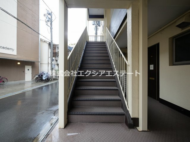 筆ヶ崎マンションのロビー