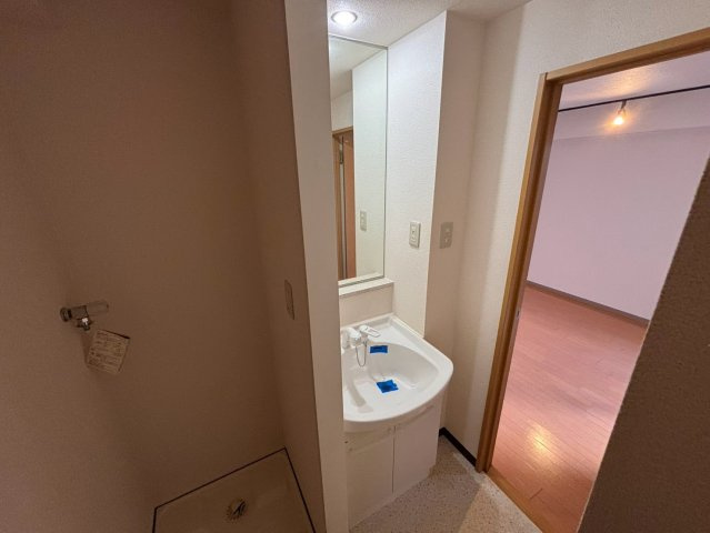 エルベコート豊中本町の独立洗面台
