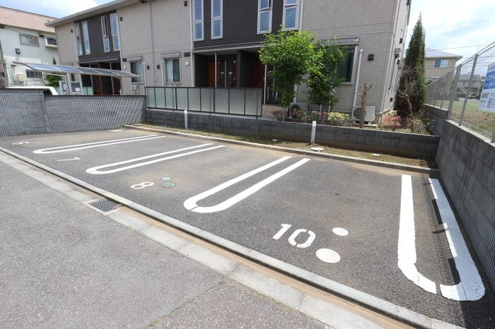 クレールフラッツ天王台の駐車場