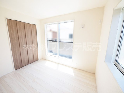 【洋室】 | 奈良市あやめ池南２丁目の新築一戸建 全２区画 | 現地写真（１号地２階洋室）