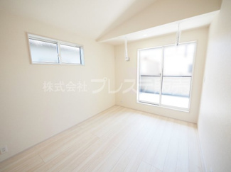 【洋室】 | 奈良市あやめ池南２丁目の新築一戸建 全２区画 | 現地写真（１号地２階洋室）