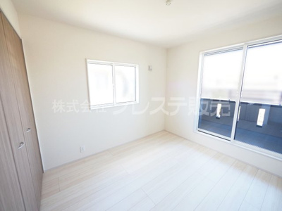 【洋室】 | 奈良市あやめ池南２丁目の新築一戸建 全２区画 | 現地写真（１号地２階洋室）