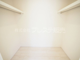【収納】 | 奈良市あやめ池南２丁目の新築一戸建 全２区画 | 現地写真（２号地２階洋室・ウォークインクローゼット）主寝室に大容量のＷＩＣを配置♪