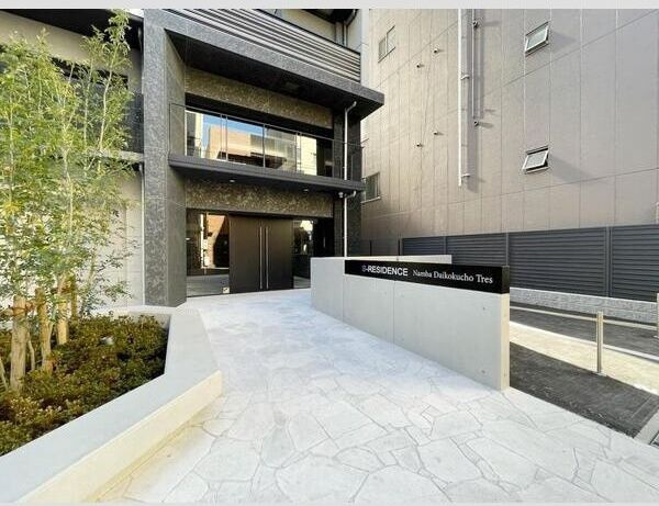 S-RESIDENCE難波大国町Tresのエントランス