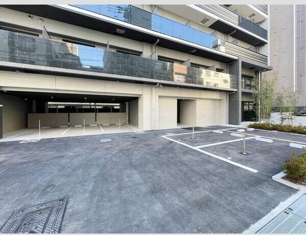 S-RESIDENCE難波大国町Tresの駐車場