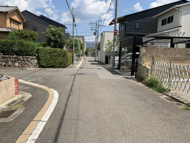 京都市北区紫竹上ノ岸町　建築条件無し売土地の前面道路含む現地写真