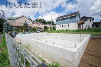 【外観】 | 【仲介手数料無料！！】日野市新町4丁目　新築戸建て（全5棟）3号棟　6280万円 | 1号棟　令和8年8月6日撮影　建築中